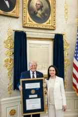 Foto oficial de la entrega del premio Nobel de Corina Machado a Trump