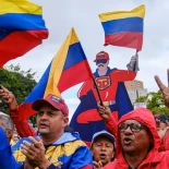 Trabajadores venezolanos marchan exigiendo la libertad del presidente Maduro y su regreso a Venezuela