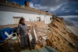 Matalascañas, la playa idílica que pierde la batalla contra el mar: “Mi casa se caerá la primera”
