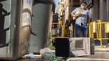 El ayuntamiento de València prohíbe buscar en los contenedores
