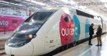 El tren de Ouigo que lleva más de una semana parado entre Málaga y Madrid que volvía a talleres con la asistencia de Renfe este Domingo
