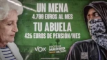 La Policía usa un cartel xenófobo de Vox para explicar a alumnos de ESO qué es la libertad de expresión
