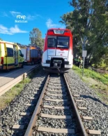 Seis personas han resultado heridas leves al chocar un tren de FEVE con una grúa en Alumbres, Cartagena