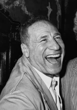 Mel Brooks a los 99: el “bufón” que ha hecho reír al mundo, ha sobrevivido a sus dos grandes amores y sigue en activo