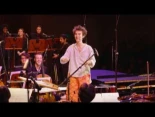 Jacob Collier improvisa con la orquesta (en vivo en San Francisco)