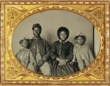 La única fotografía conocida de un soldado negro de la Unión con su familia, ca. 1864