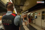 Un magrebí con 18 antecedentes tira por las escaleras del metro a una mujer para robarle el móvil y la cartera en Barcelona y ya está en libertad