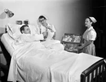 En la década de 1950, los pacientes de hospitales podían comprar cigarrillos directamente desde sus camas [Eng]