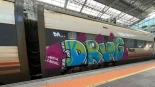 Las pintadas en un tren impiden ampliar las plazas entre Vigo y A Coruña pese al lleno en 10 frecuencias