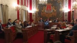 Escándalo de las VPP Alicante - PP y Vox salvan al alcalde en el pleno más tenso del mandato