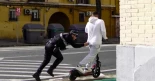 La falta de casco y seguro, principales infracciones en el primer día de multas a usuarios de patinetes en Sevilla