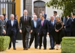 Felipe VI inaugura en Sevilla la exposición 'Cayetana. Grande de España' y dice que le ha gustado «mucho»