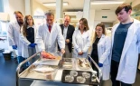 Crean implantes de córnea con un material fabricado a partir de escamas de pescado