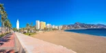 El hormigón y el cambio climático estrangulan las playas de Andalucía, pero la solución no son más espigones