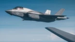 Un F-35 estadounidense, dañado por un presunto ataque iraní, realiza un aterrizaje de emergencia (EN)