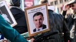 Pedro Sánchez: héroe internacional, villano nacional