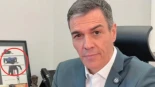 Pedro Sánchez publica un vídeo en su despacho y muchos captan la imagen que aparece detrás