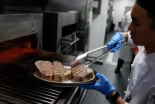 Un restaurante steakhouse de Texas deberá pagar $21 millones por robo de propinas a sus trabajadores