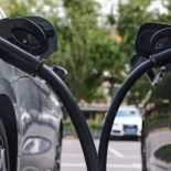 Alfonso García, experto en tráfico: "llegarán nuevos impuestos a coches eléctricos con tasas por kilómetro para financiar el mantenimiento de las carreteras"