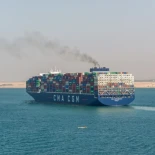 Un buque portacontenedores de propiedad francesa cruza el estrecho de Ormuz (ING)