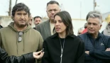 Impiden el paso a Navantia a Irene Montero, que llevaba un colchón a los soldadores del metal subidos a una grúa