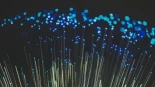La fibra óptica permite "espiar" conversaciones: un estudio revela que los cables funcionan como micrófonos ocultos