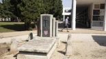 El Gobierno ordena retirar el escudo fascista del panteón del nazi croata enterrado en Carcaixent y dar a conocer sus crímenes
