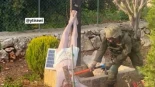 Las IDF confirman que la imagen de un soldado destrozando una estatua de Jesús en el sur del Líbano es auténtica
