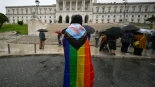El Parlamento de Portugal prohíbe izar banderas "ideológicas" en edificios públicos, incluyendo las LGTBI