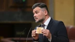 Rufián acusa a Junts de que su bandera son "50 pavos" y les reprocha compartirla con PP y Vox