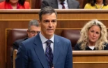 Los fracasos reiterados de sus propuestas llevan a Sánchez a sospechar que el presidente del Gobierno es, en efecto, Feijóo