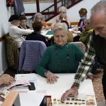 El Parlamento vasco modificará la ley para que los centros de mayores puedan jugar al bingo con dinero