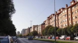 Golpea a su expareja con una barra de hierro en Gijón y la amenaza "con una pistola": en su coche hallaron varios cuchillos, martillos, destornilladores y navajas
