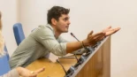 El PP y Vito Quiles: Alma Alfonso le cede su despacho en el Congreso para grabar un vídeo contra Sánchez, su mujer y la prensa