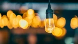 Bruselas exige a España que termine con la tarifa regulada de la luz