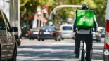 Uber Eats reconoce una deuda de 110 millones con la Seguridad Social por usar falsos autónomos como repartidores | Público