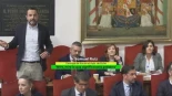 Insultos, boicots y choques: Vox revienta el pleno municipal de Elche tras llamar "idiota" a una concejal de Compromís