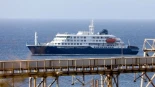 La masificación del ocio avanza ciegamente entre mares podridos y vidas rotas (Maruja Torres)