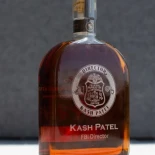 "Bourbon Kash Patel": el director del FBI usa recursos oficiales para transportar alcohol (ING)