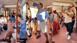 "Si me amas, no me molestes": un viajero se enfrenta a dos predicadores en el Metro de Madrid
