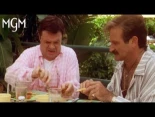 Una jaula de grillos - "En realidad, es perfecto. Nunca me había dado cuenta de que John Wayne caminaba así". [ENG]