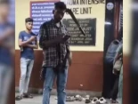 India: Esperó 10 horas en urgencias de un hospital con un machete clavado en su cabeza