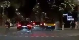 Realiza un adelantamiento ilegal en Barcelona, arranca la puerta de un taxi y se escapa a toda velocidad