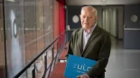 Miguel Ángel Gallo, el estudiante de 92 años que escribe una tesis doctoral a mano: “La universidad es un privilegio”