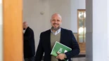 FACUA insta a los ayuntamientos de Almería y Granada a retirar la cartelería de Vox por contener mensajes racistas y discriminatorios
