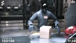 No es el futuro, es el presente: ya puedes ver en directo cómo un robot humanoide hace el turno de trabajo de una persona