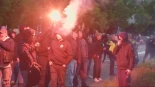 Hasta 400 nazis incendian un albergue para solicitantes de asilo en Países Bajos con 15 refugiados dentro