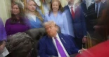 La Casa Blanca: Trump no se quedó dormido, solo parpadeó (durante 18 segundos) (Eng)