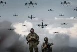 La guerra en Ucrania ha entrado en una fase tan desquiciada que los soldados están disparando a sus propios drones