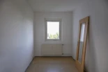 ¿Adiós a las mesas de comedor? La nueva moda en las casas es no tener muebles porque no cabe